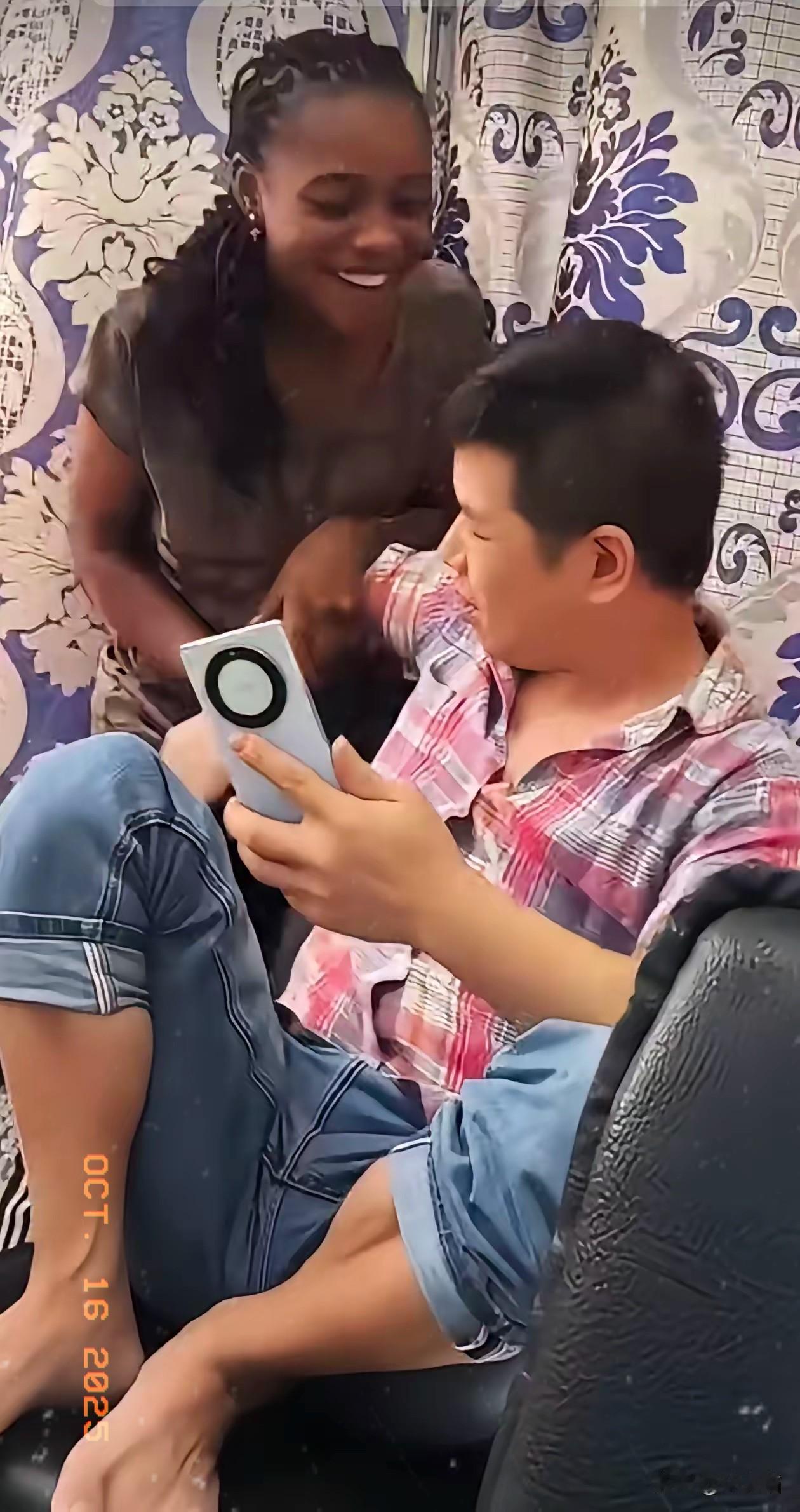 你敢信吗？每年好几万中国人冲去非洲，不少人去了就不想回，真不是非洲多好，是国