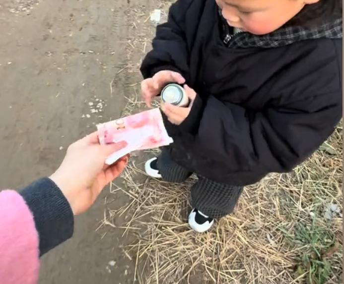 过年最扫兴的事，莫过于好好的拜年，被一个逢人就要红包的孩子毁了今年过年，最让