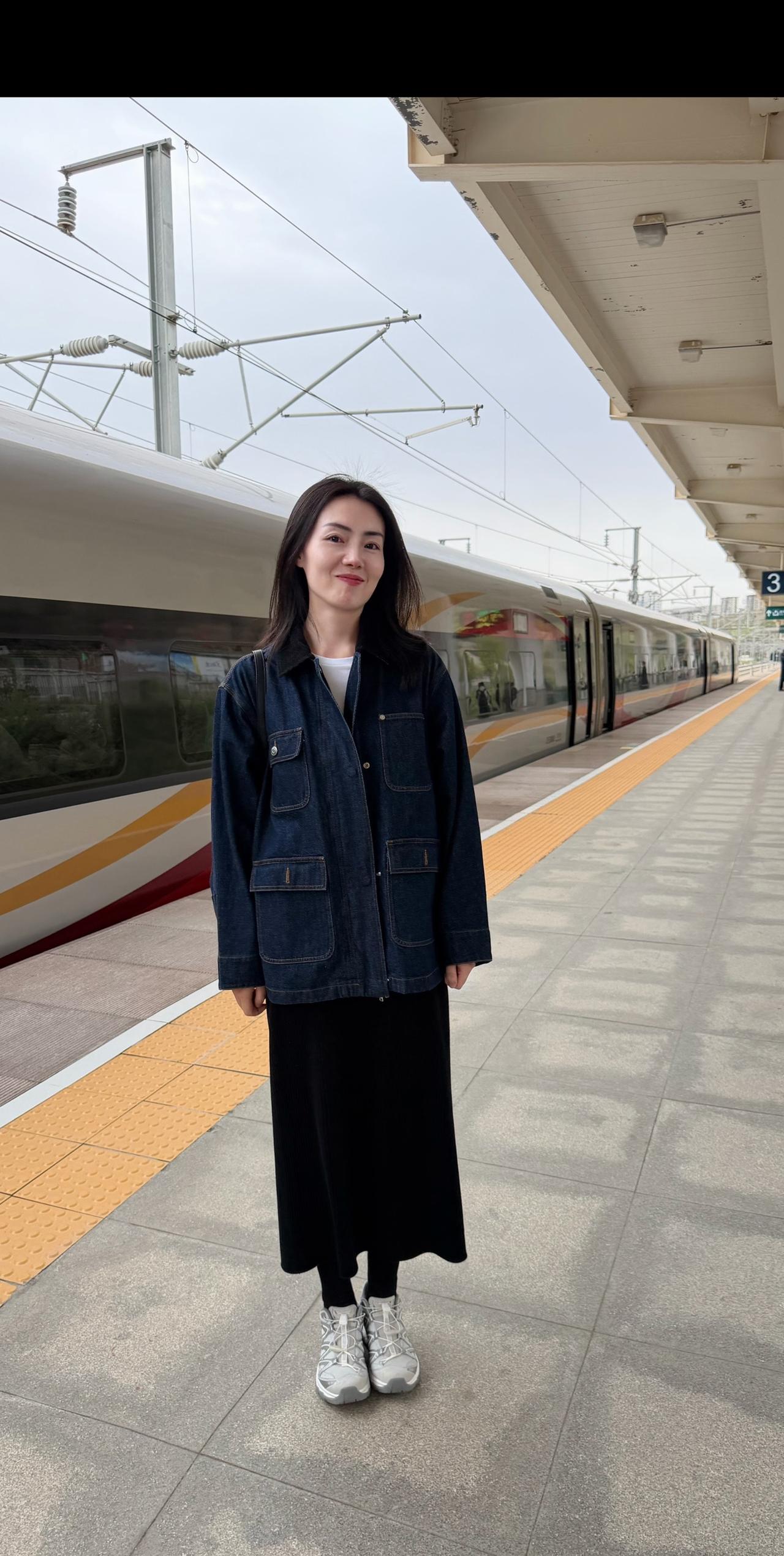 家乡是一个你离开以后，才会拥有的地方火车站