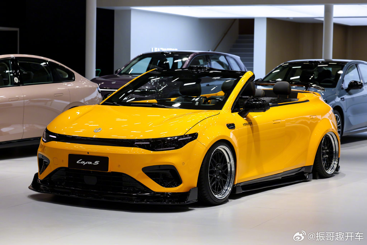 零跑Lafa5开启轿跑10万级时代大v聊车新能源汽车11月27日，零跑Lafa