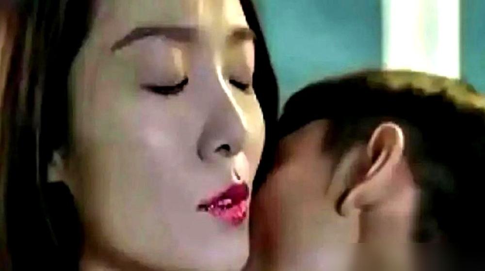 把吻戏当调情？别拿凡人的荷尔蒙，去揣测名利场的KPI。张一山那个惹众怒的“舌吻”