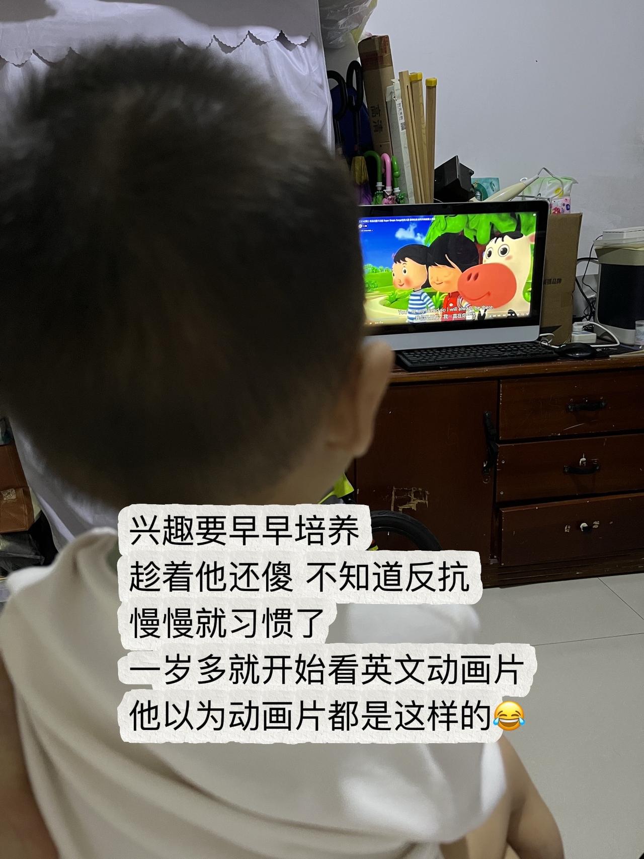 看电视的宝宝这是什么操作这届爸妈太会了