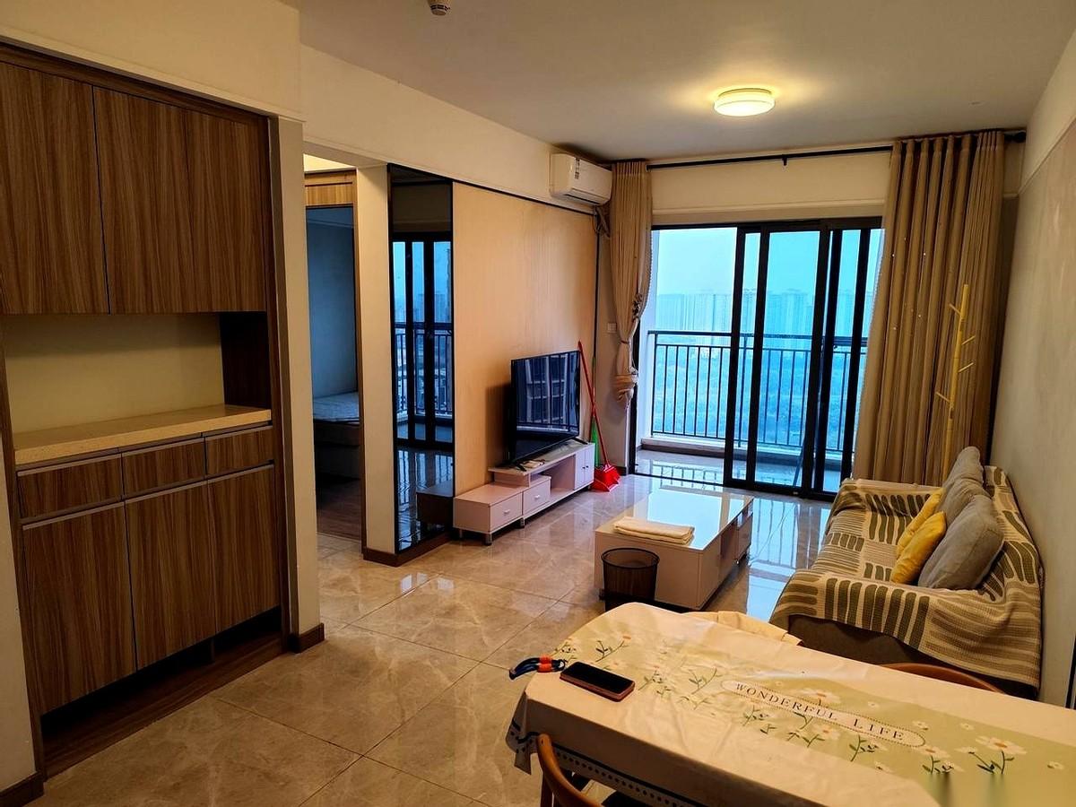 130万买的房，现在40万都卖不掉。真的，就今天发生的事儿，我同事租的房子到期