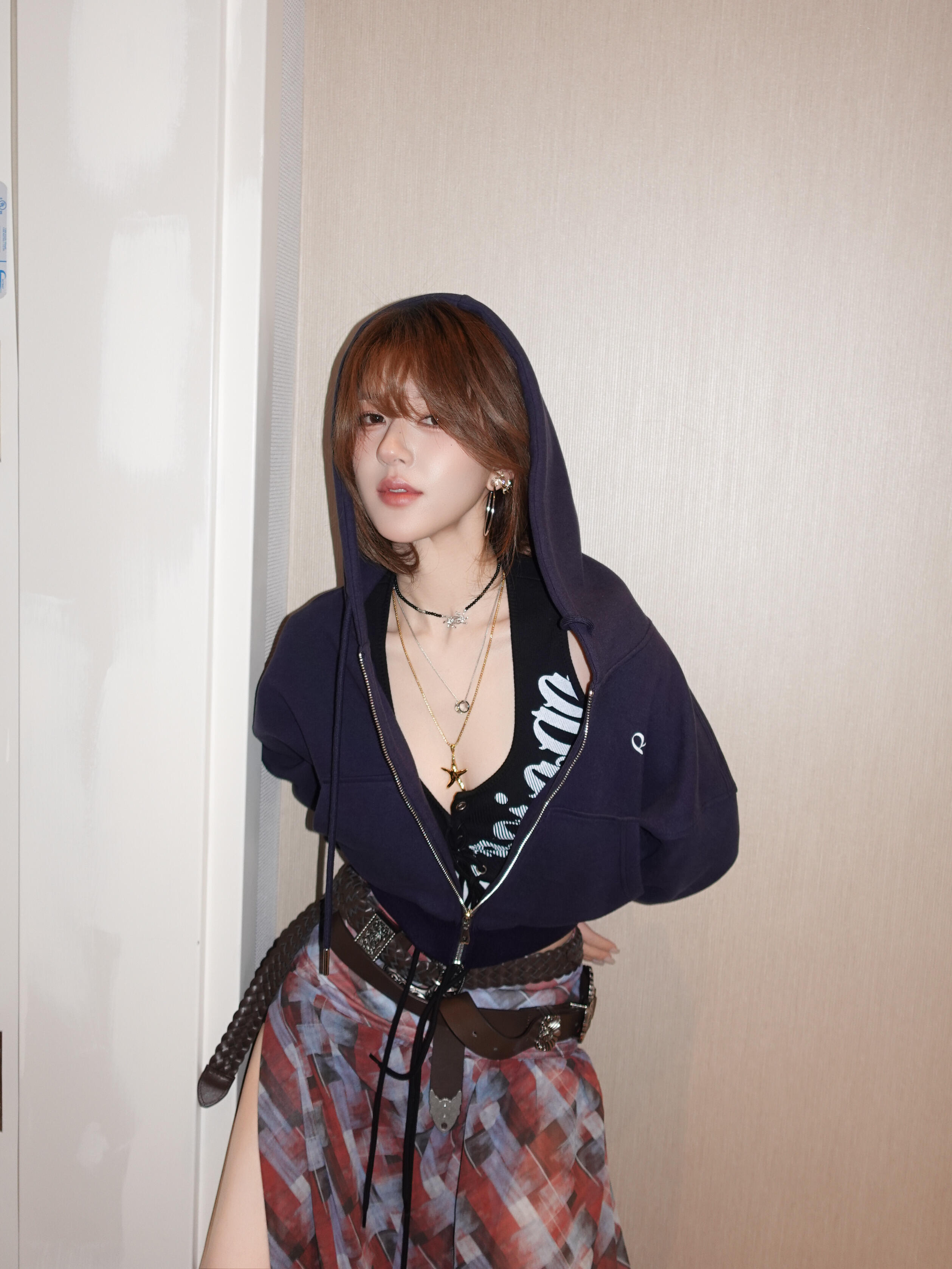 赵露思女士今晚rock绝美待机中..鄙人见到此情此景需要剧烈吸氧…