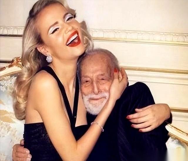 她死的时候才39岁，一分钱没拿到。为了那虚无缥缈的8个亿，把自己活活耗死了。