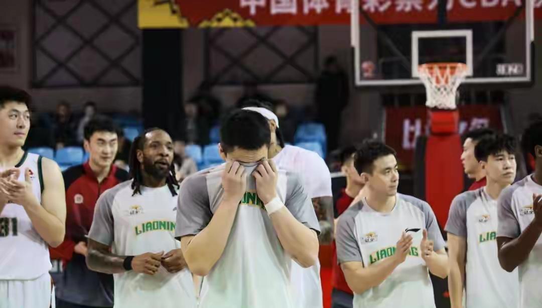 谁给的信心？14投13铁毫不收手，7%命中率坑惨球队，赛后乌戈暗批辽宁困难时候吉