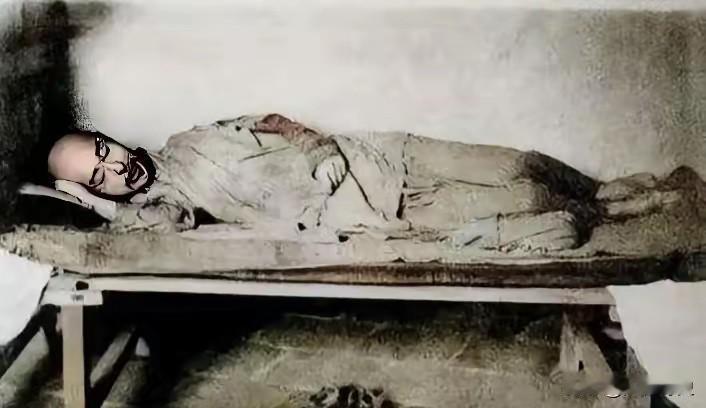 弘一法师晚年，四肢浮肿溃烂，拒绝服药，直面死亡。临终前，他将弟子叫到身边，再三叮