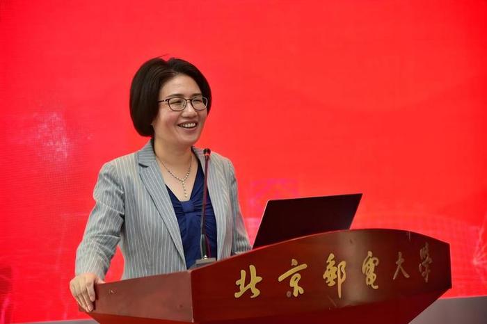 高考填志愿别盲目跟风，何廷波的冷门选择：藏着啥芯片突围路？又到高考志愿填报的