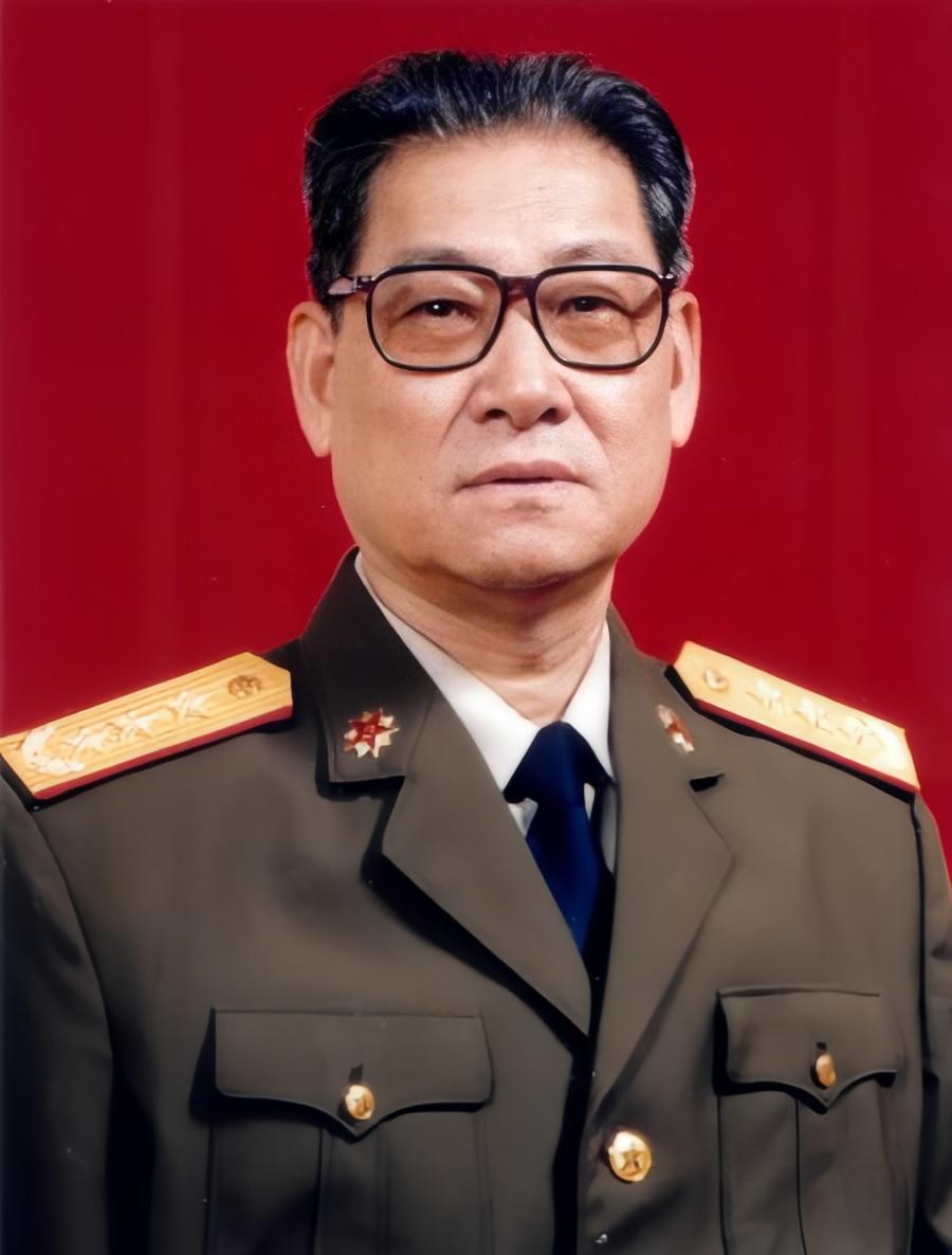 李九龙上将当过济南军区司令员，成都军区司令员，是高级将领，在2003年逝世，享年