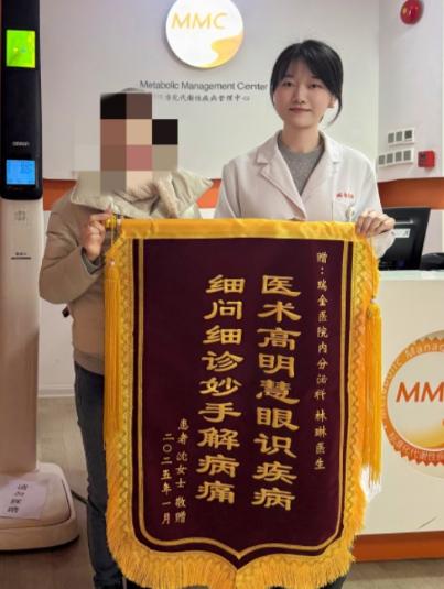 “火眼金睛！”2025年，上海一女子在陪母亲去医院复查糖尿病时，不料负责问诊的女