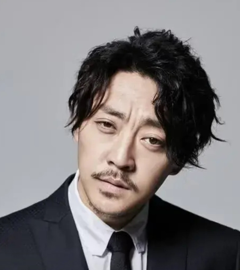你们有没有发现？《生万物》里演宁可金的男演员总是给人一种超级有性张力的男