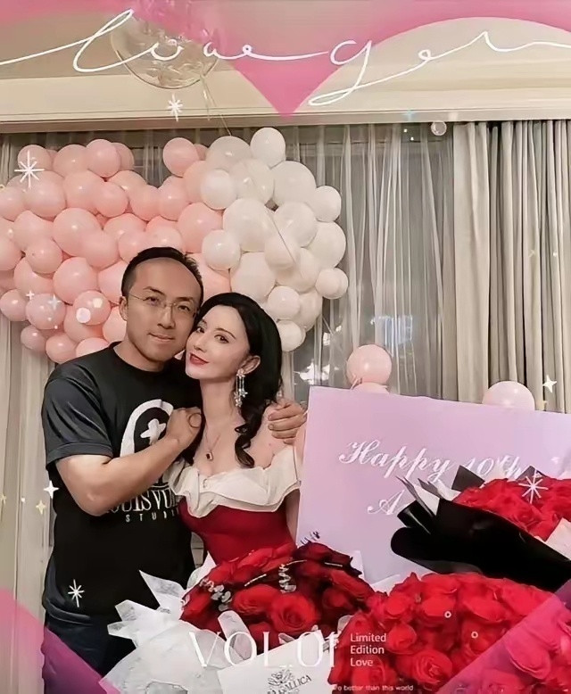 张萌和她的富豪老公，果然童话里都是骗人的，现实里的总裁真的不太好看。。。​​