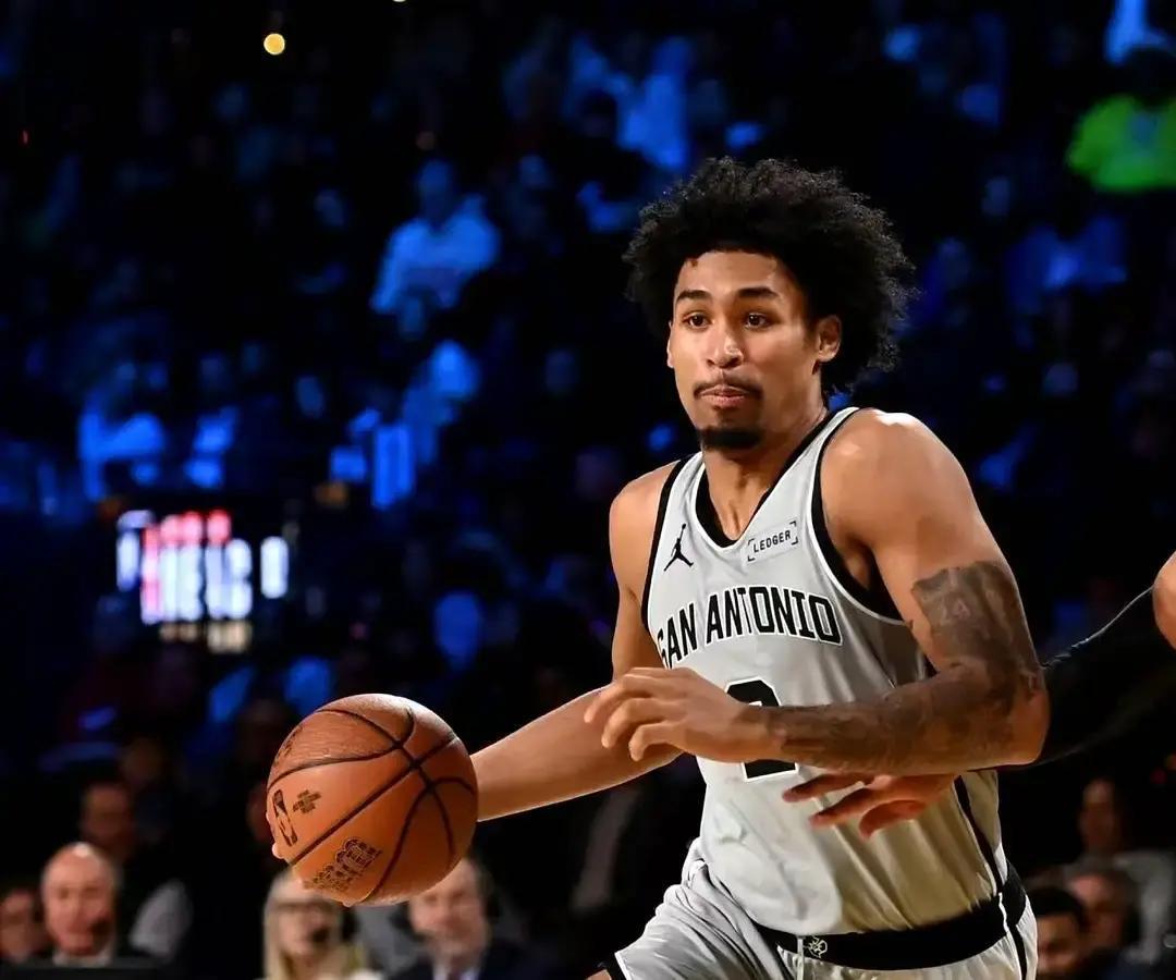 谁说马刺捡了个防守工兵？他们明明用20号签偷了个核心。看看这组数据：一个赛