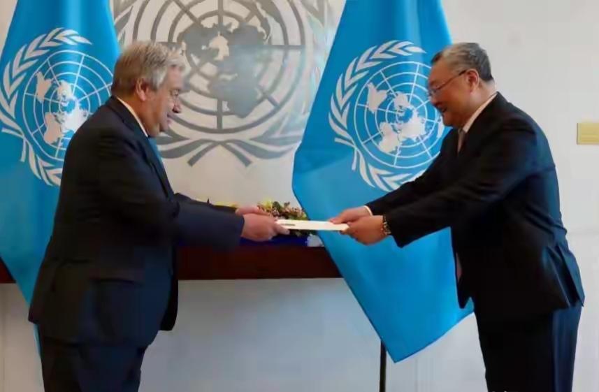 中国亮大杀器，193国共同见证：日本敢动，直接开打！11月21日，全球舆