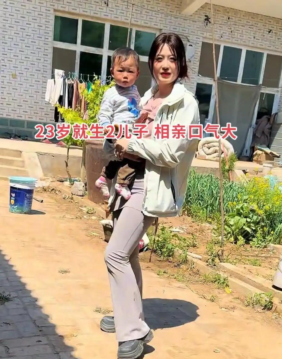 23岁，两个儿子，还有10万外债，姑娘相亲的条件一摆出来，直接在当地相亲圈炸开了