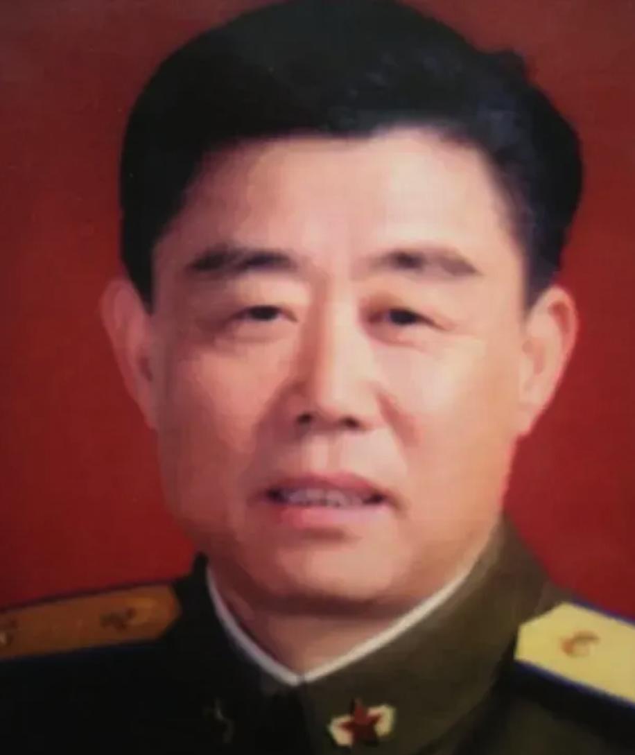 1968年1月，四架美军战机闯进我国领空，上级下令击落敌机，但导弹营长陈辉亭敢抗