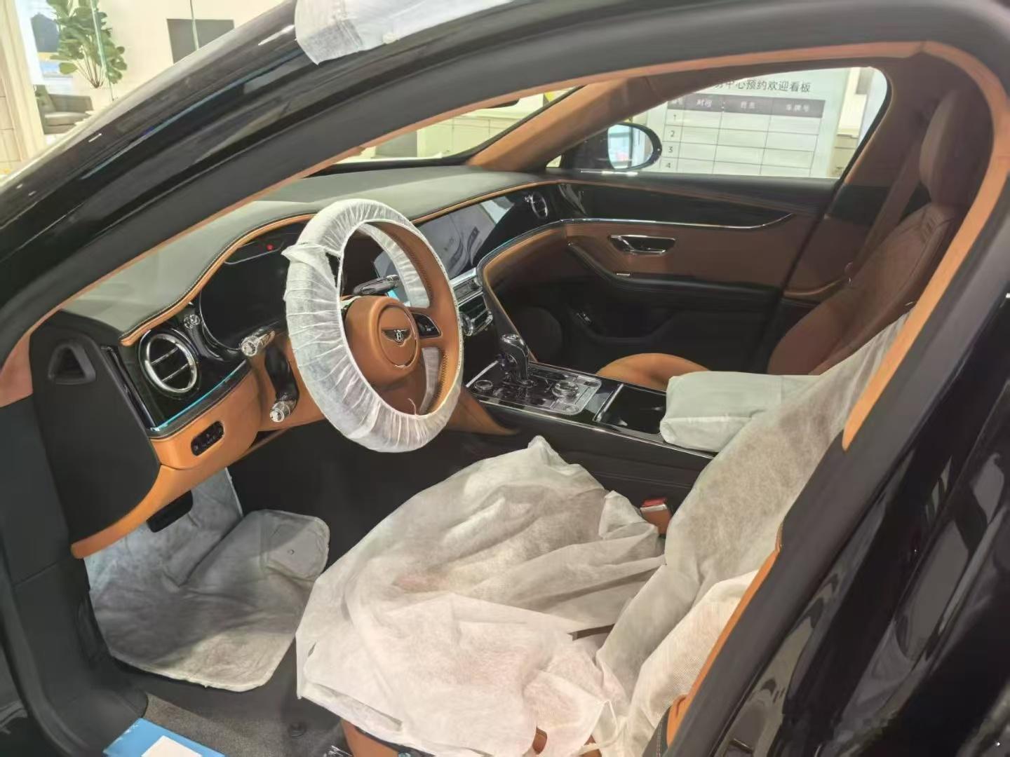 宾利飞驰Edition8宝石黑-纽马克特褐、全新车​​​
