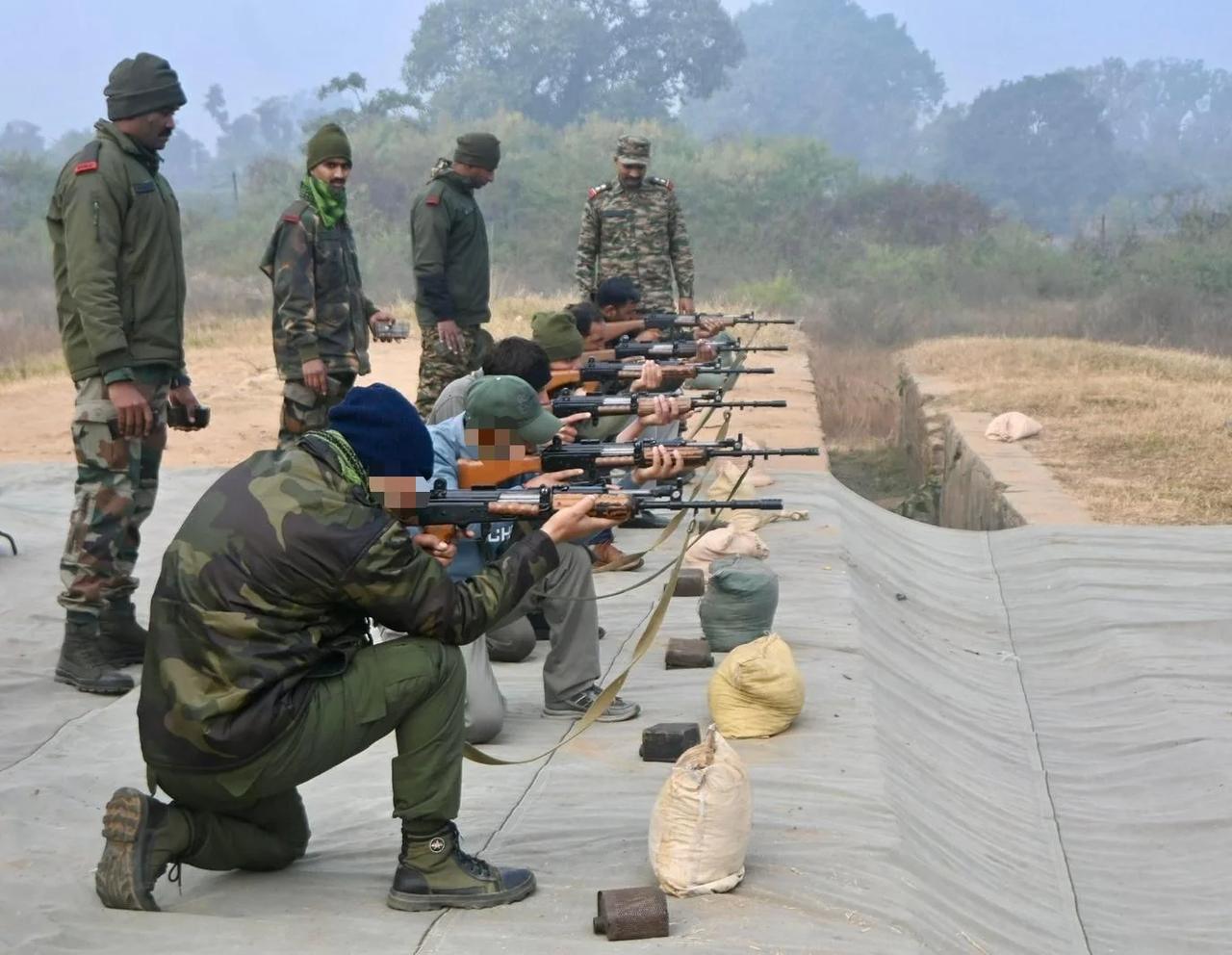 印度民兵从印度陆军获取二手INSAS步枪