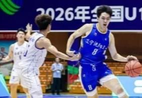 锋线迎来希望 付远旭填补辽宁三号位空缺今年19岁的付远旭，身高1.98米，