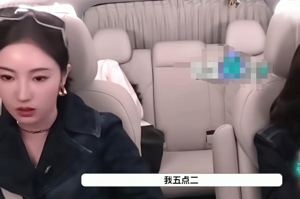 白鹿自爆自己视力5.2，说:“我们家没有近视眼，我爸妈视力贼好”平时路透啥