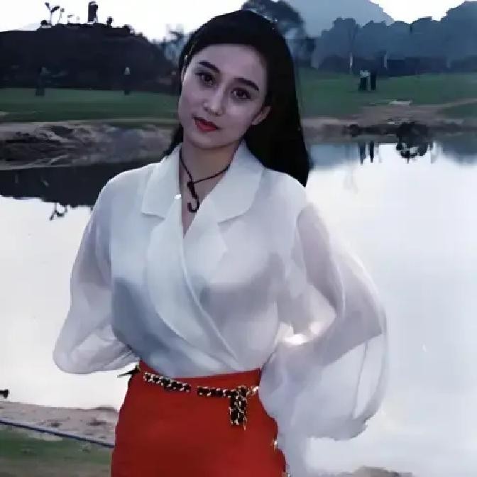 很多人只记得利智是“亚洲小姐”冠军，是李连杰的太太，却不知道她刚进香港电影圈时，受过多少排挤和白眼1