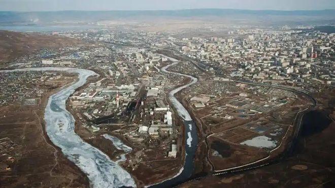 俄罗斯的远东困局：占半壁江山却养不起，扔不得也捂不热。这片横跨亚欧大陆东部的