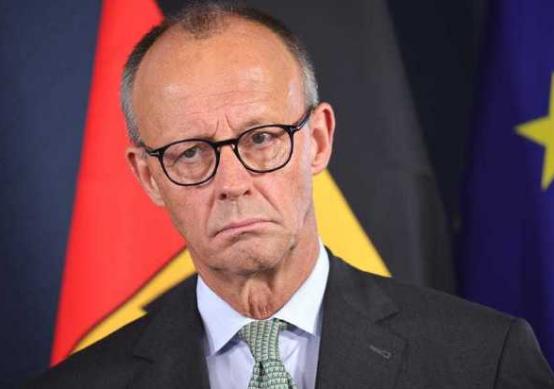 德国被犹太总理默茨玩完了，上半年11900家企业倒闭，同比去年大幅上涨9%，二战