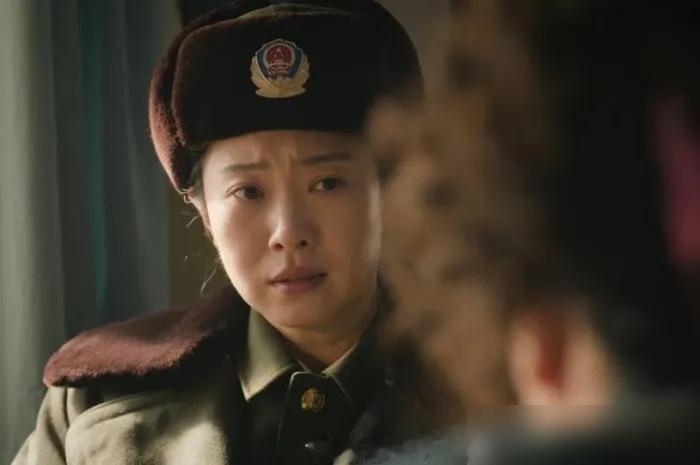 王佳佳，真是一个被低估的狠角色，演谁是谁。前脚还在《余红旧事》里穿着粗粝警服