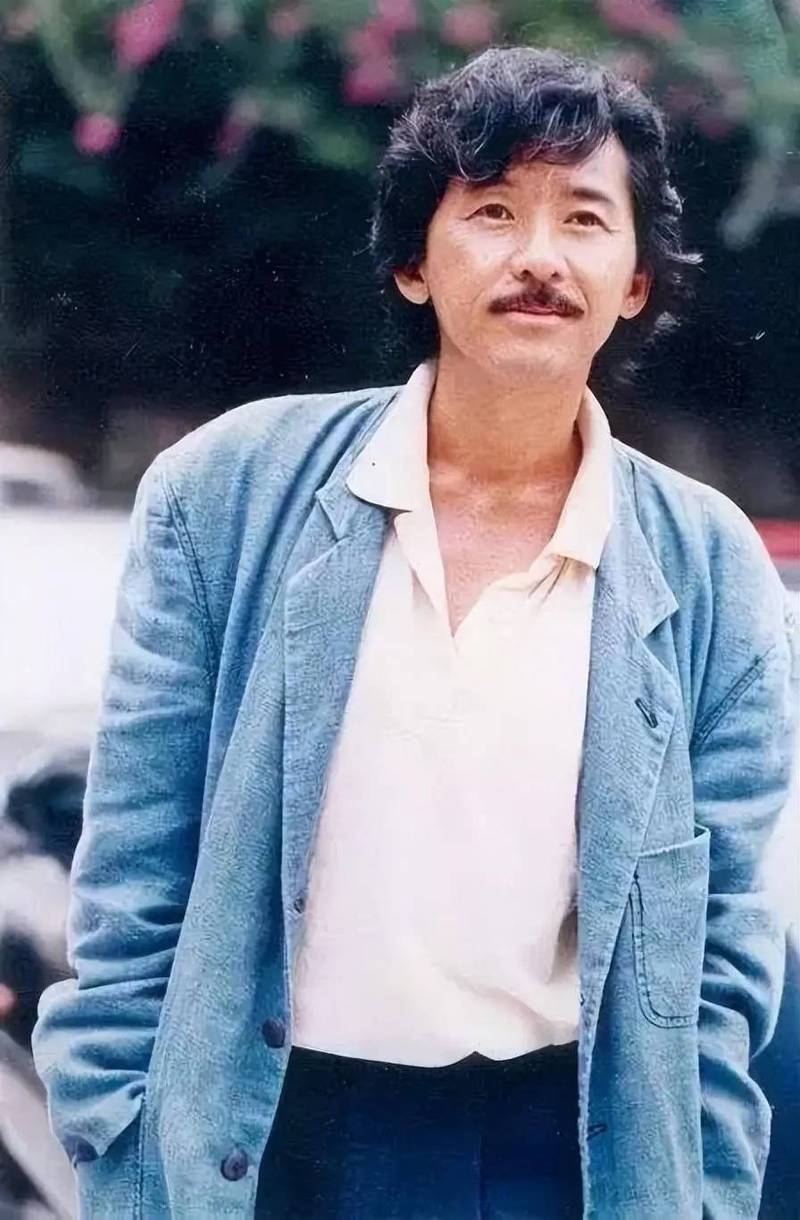 两人都是顶级歌手，但擅长的维度不同，很难简单说谁更厉害。林子祥在高音机能和爆发力上更突出，张学友在情