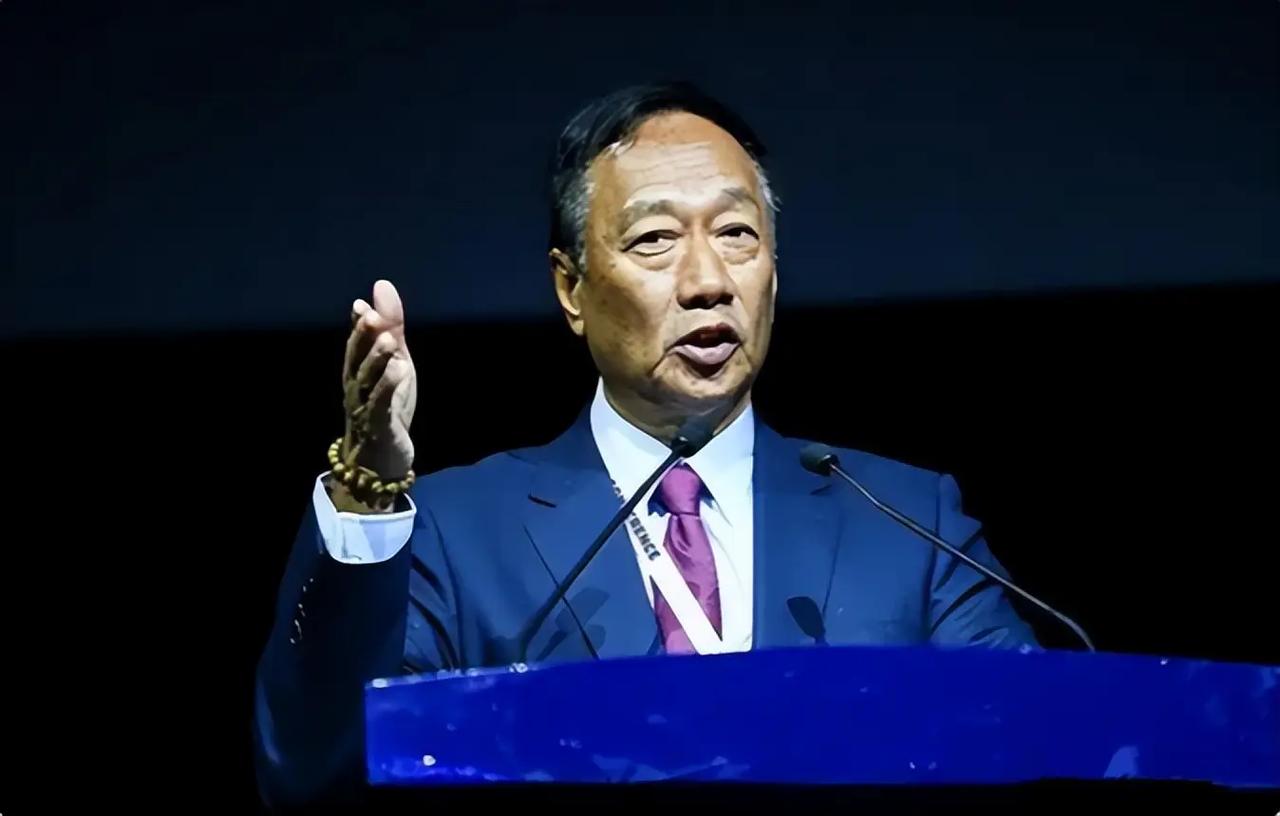 摊牌了！随着郭台铭喊出那句“送物资到前线”，岛内政坛的最后一张画皮被彻底扒了下来