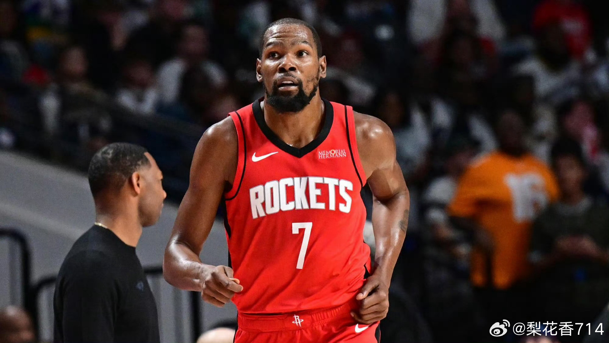NBA历史季后赛场均得分榜（至少100场）1.乔丹33.4分（179场，6冠6FMVP）2.杜兰特2