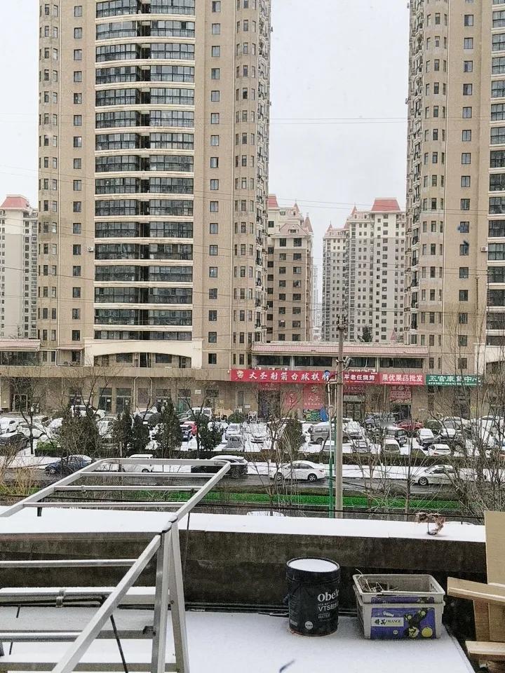 从殡仪馆的大屏幕上了解人的寿命平时在新闻中经常看到人均预期寿命大幅增加，直