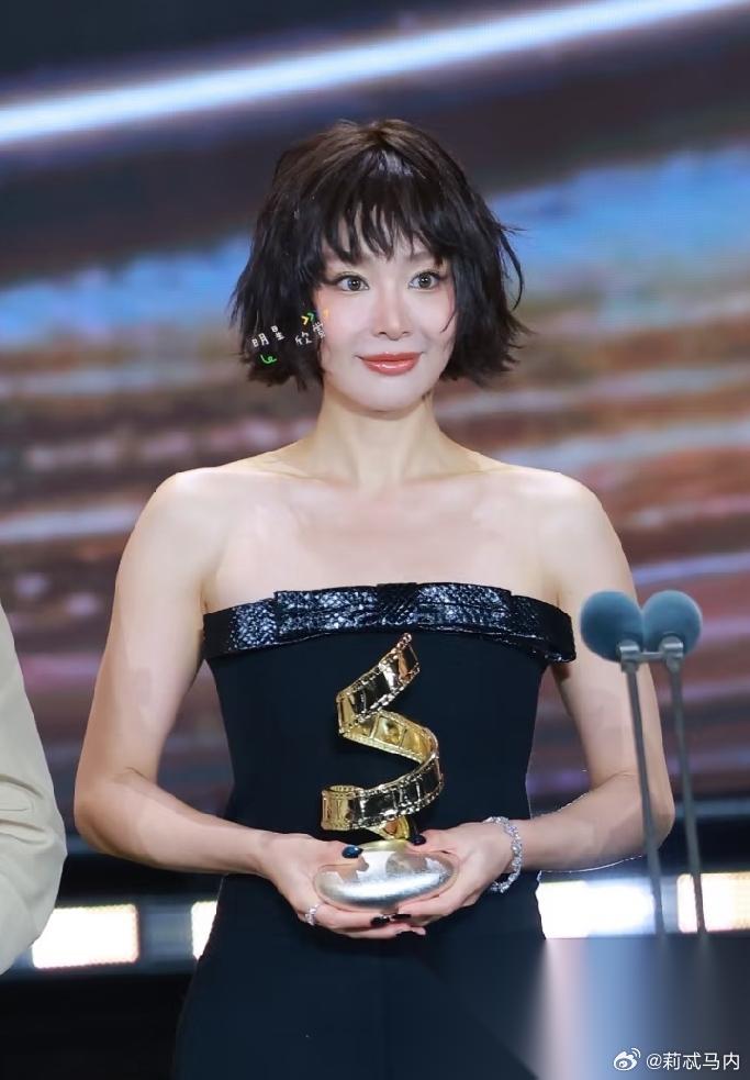 微博电影之夜红毯上的高叶给所有人提了一个醒那就是不管你再好看、再会穿，一旦没