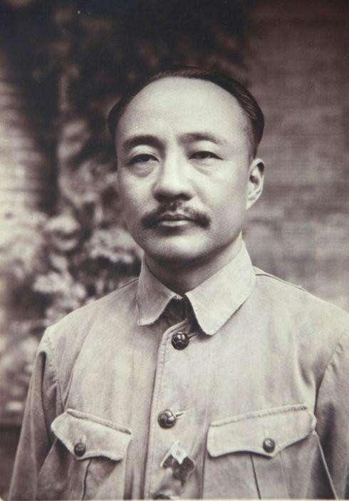 民国初期，江西都督李烈钧瞥了一眼下属龚永的新婚照后，犹如电击一般，当即对龚永大加