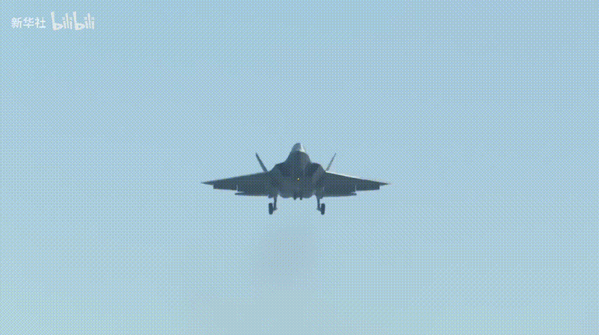 J-35舰载机在CV-18上起降已经没有啥新鲜感了，真心期待着图二那架殲-五零能