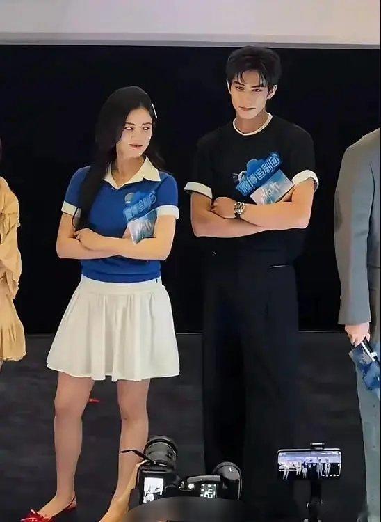 我的天。。。这雷霆衣服和鞋子到底是谁给配的？！你自己看看搭吗