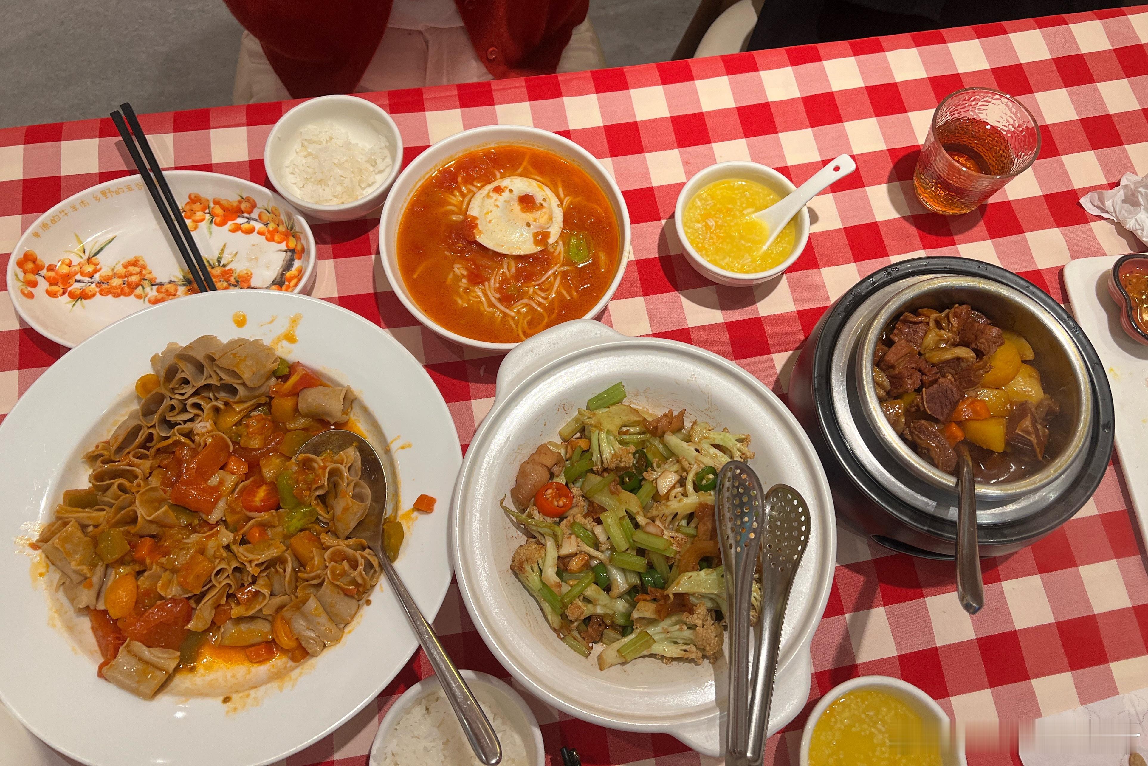 罗永浩华杉西贝这次被重创，属于双刃剑吧一方面降价➕赠券的促销确实消费者受益，6