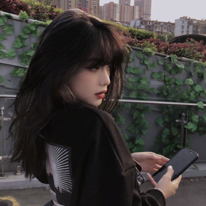 我一旦反感一个人，之后就永远喜欢不起来。送你一句话：落日晚风的尽头，你有的是自由