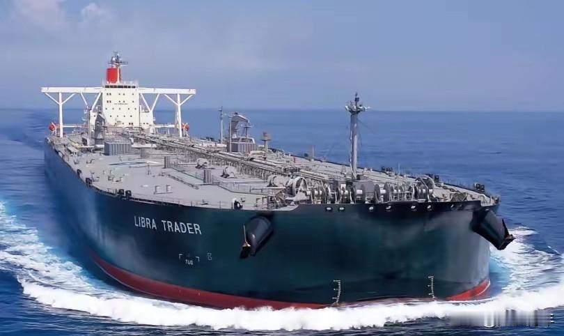 一艘油轮驶入东京湾，日媒欢呼不再担心中方卡脖子，但是炼厂意外沉默了！4月26