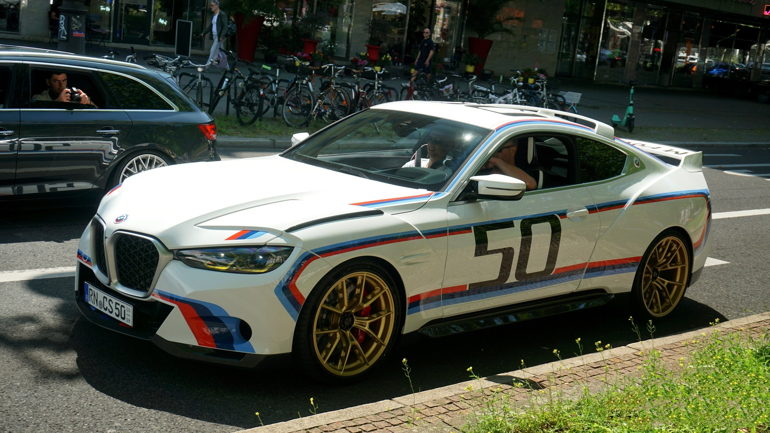 以前的宝马其实很少玩限量，即便是限量也只是在车漆、轮毂、配置上有一些特别而已，而