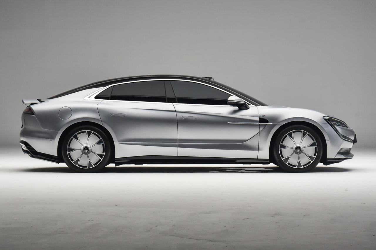 比亚迪又在高端车型上发力了，黑科技给足的情况下，续航又大幅提升，对高端用户更有吸