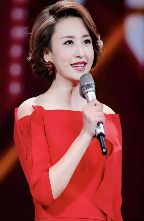 2013年，毕福剑给54岁的富商王吉财张罗婚事，他把34岁的主持人张蕾介绍了过去