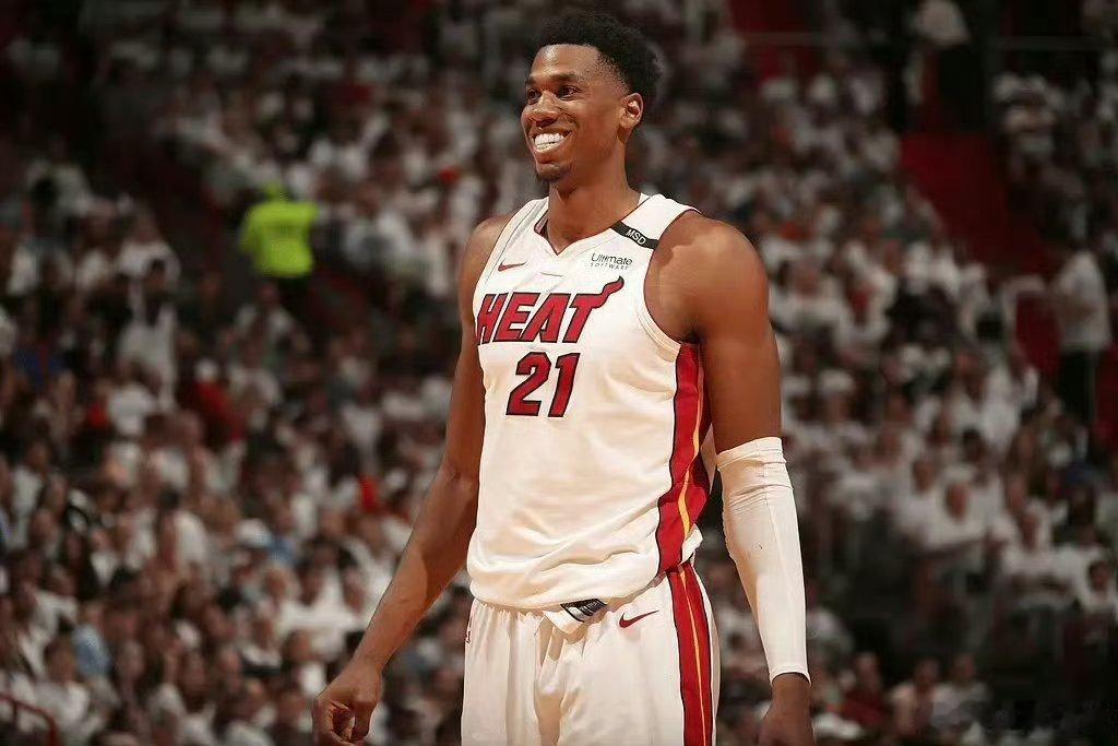 消息源:据我向上海男篮制服组相关渠道了解,上海大鲨鱼方面大概率将向怀特塞德提供一