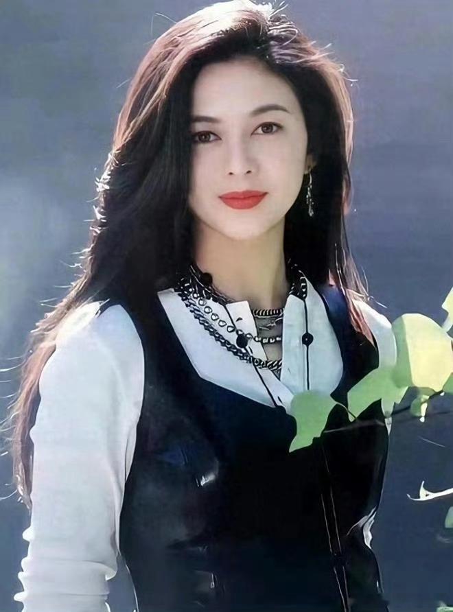 关之琳斩男也斩女我要被这个关之琳给美晕了，年轻的时候就是港圈女神了，现在依然美貌