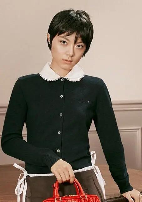 虽然赵今麦长得不是美艳类型的，但这拍得像要“陷害”她一样，弄得灰头土脸的。明明