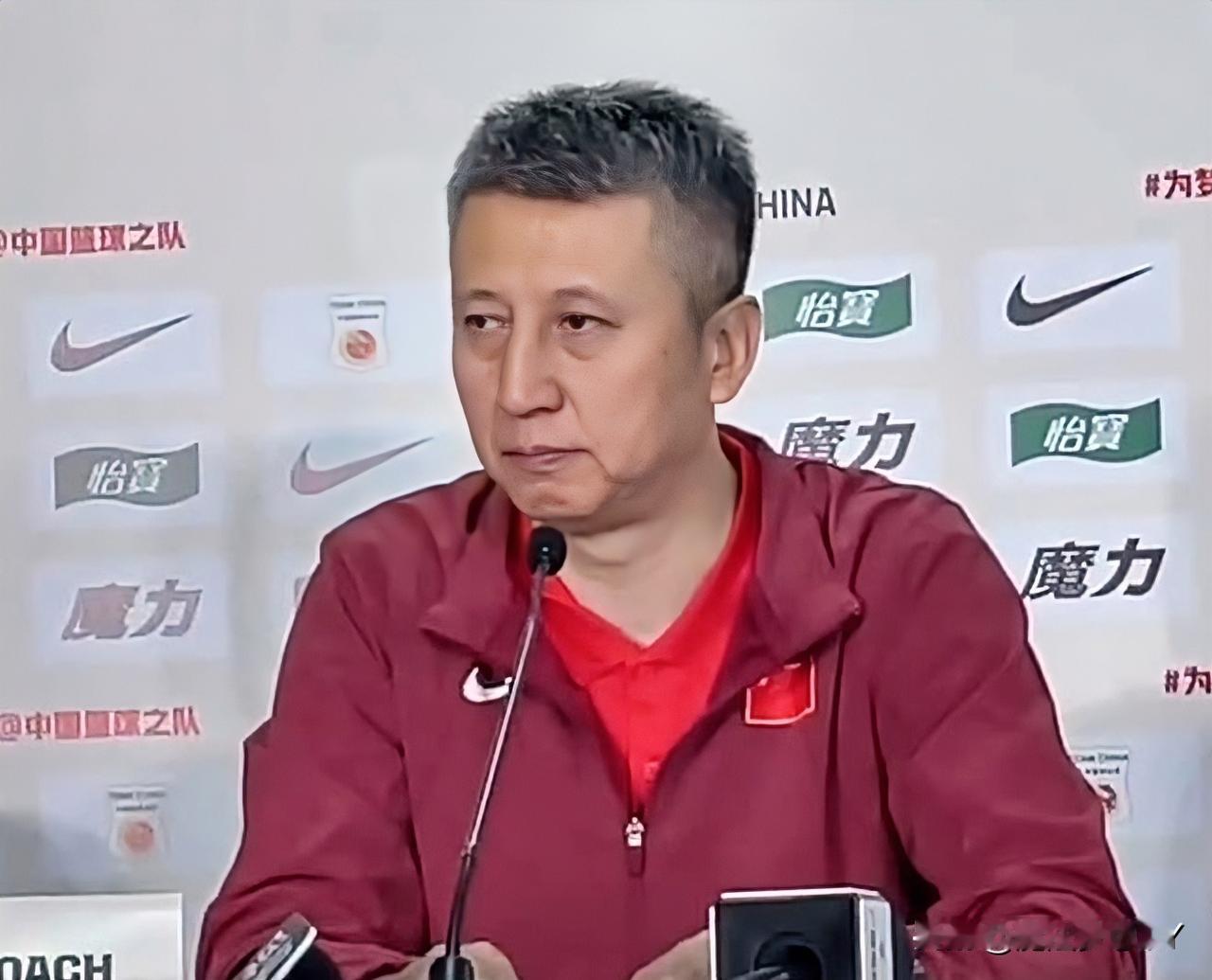 郭士强啊，你醒醒吧，真不是我说话难听，男篮现在需要的不是归化，而是投篮基本