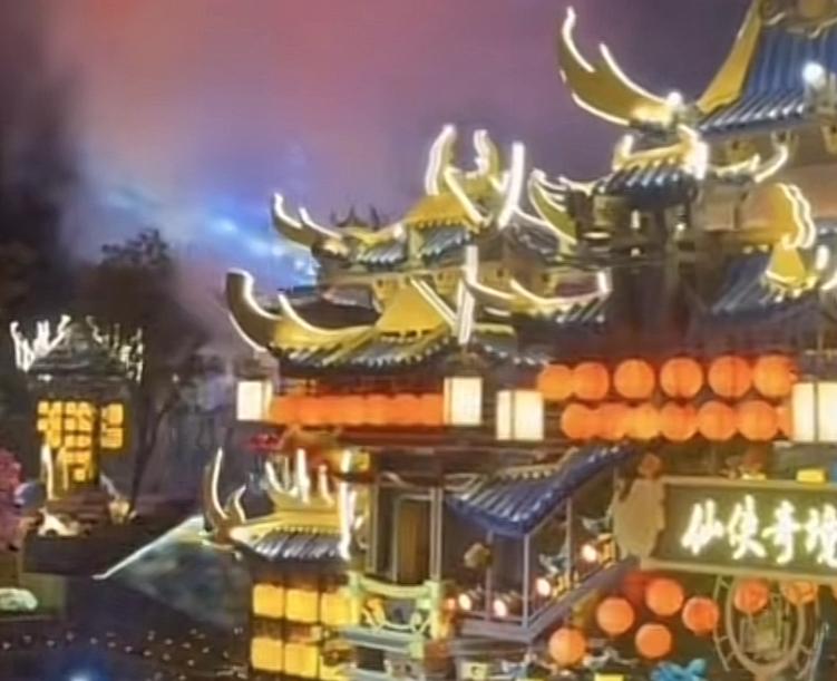 男子带着妻子去景区拍照，却遭遇保安三次阻拦，这样的景区是否太霸道了点？咱不着急