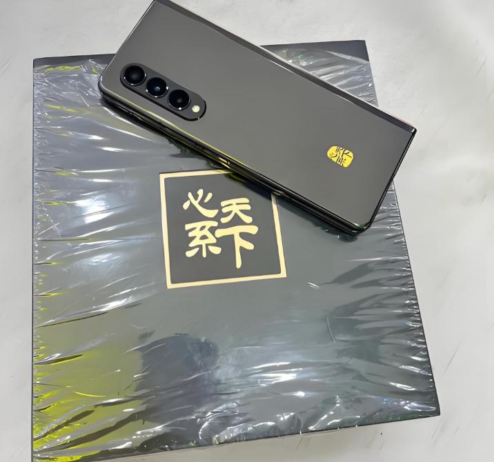 现在，网上都在说三星的“心系天下”手机的公益项目，有人说这跟古天乐默默捐款建希