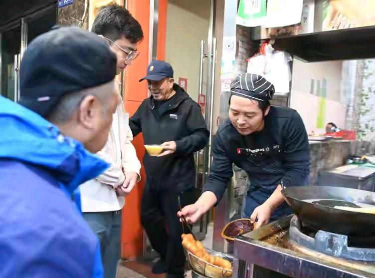 为什么早餐利润这么高，大家都不去做呢？原因扎心了。凌晨三点，整座城市还没醒，