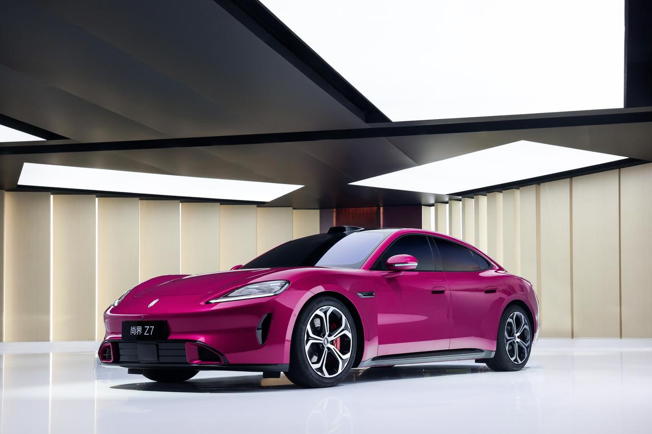 尚界Z7&Z7T深谙真正引领风尚的科技轿跑，绝非只专注极速的偏科生，而是性能、操